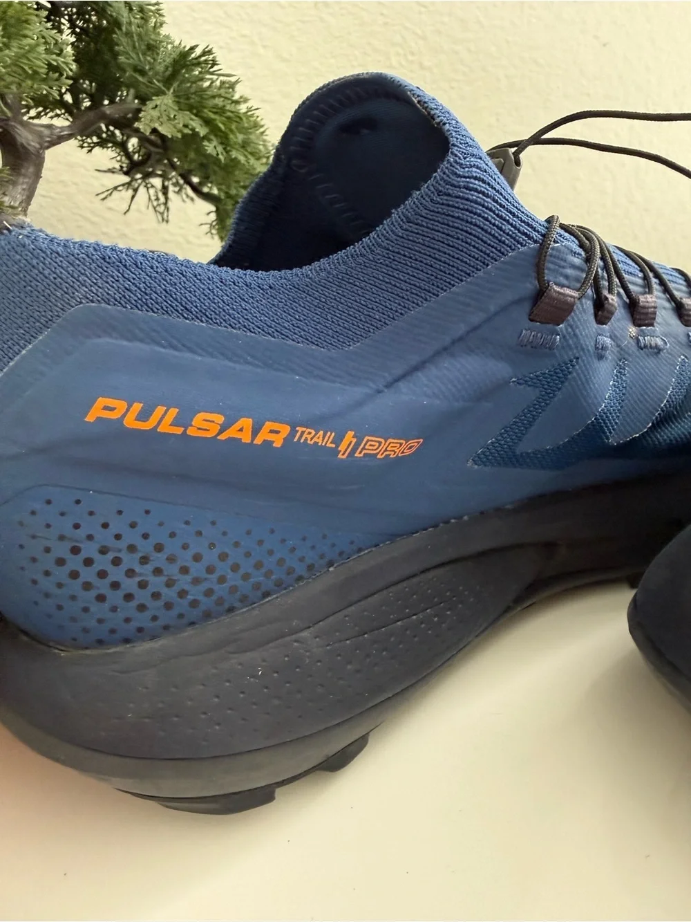 Salomon pulsar trail pro Men size 10.5 Blue Trail Runner with Orange Accents